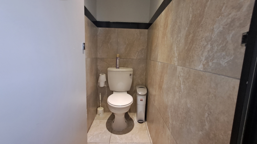 To Let Commercial Property for Rent in Berea Eastern Cape